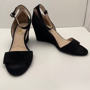 Womens Size 36 / US6 Prada Black Suede Wedge Peep Toe Sandals